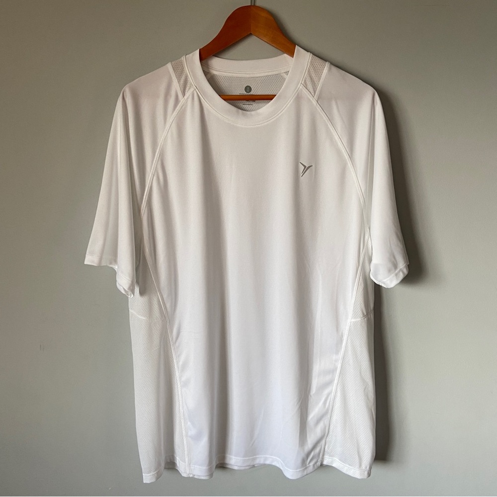 Old Navy Active | White T-shirt